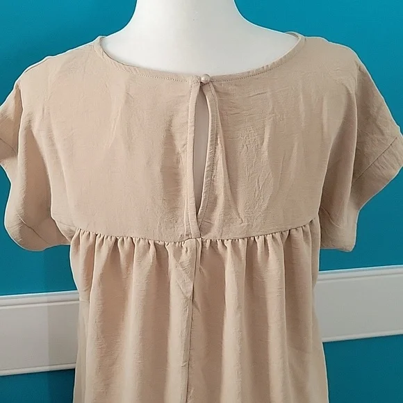 Andree bu Unit Taupe Button Keyhole back top XL - Picture 4 of 6